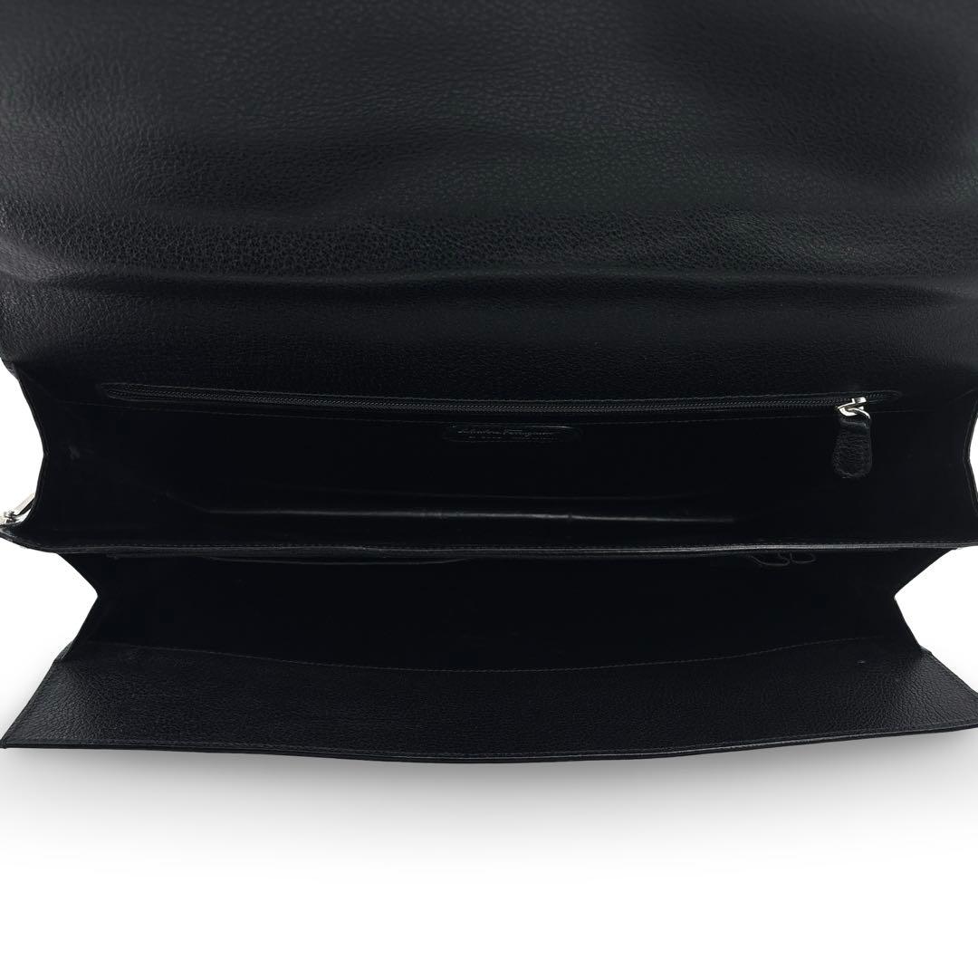 【極美品】フェラガモ　ブリーフケース　ビジネスバッグ　レザー　革　金具　鍵付　黒