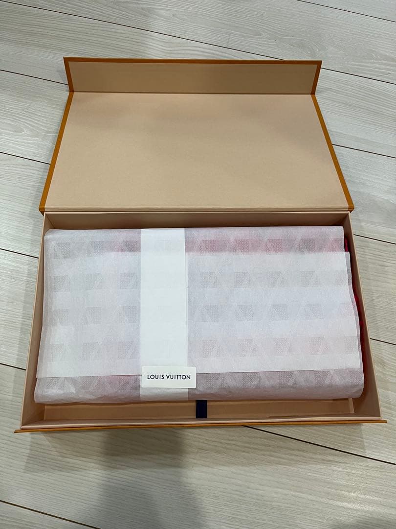 ルイヴィトン マフラー 未使用 箱付き 正規品