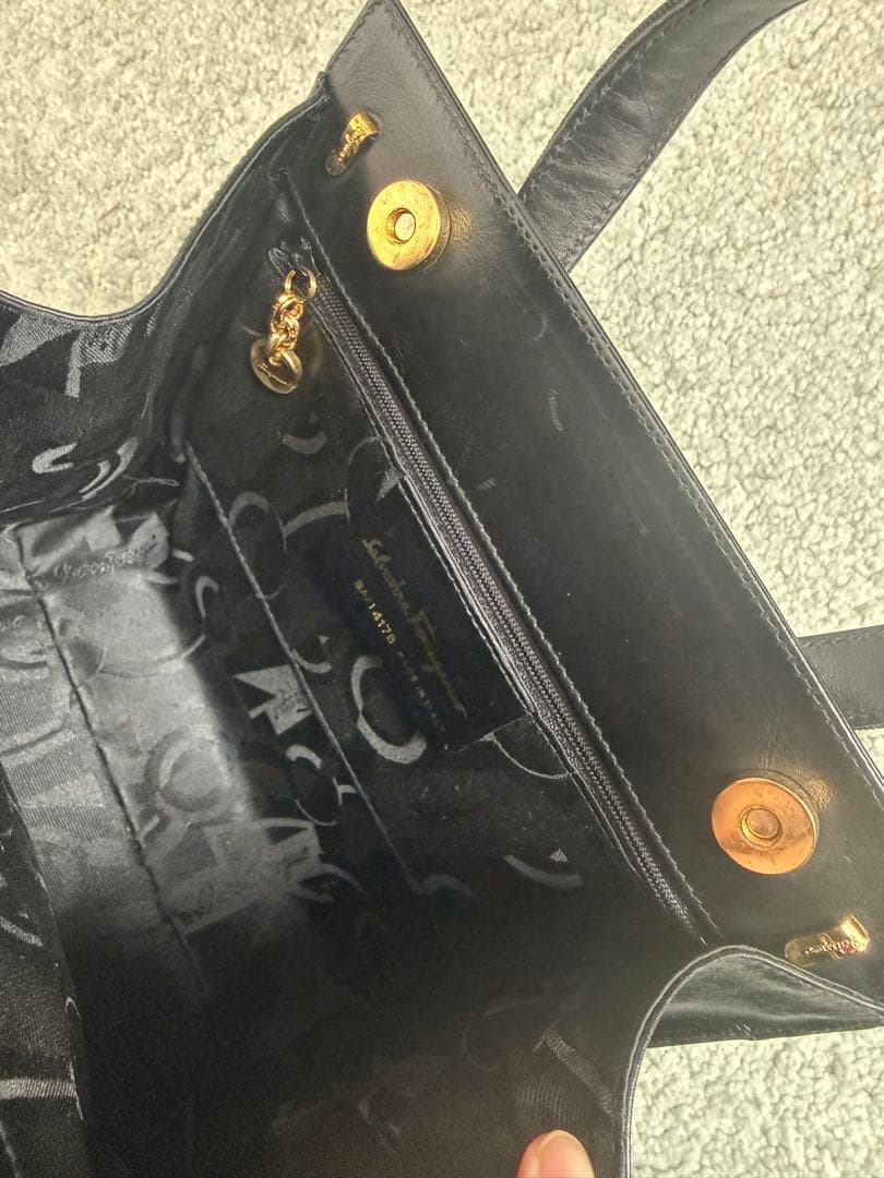 【Salvatore Ferragamo】 Vara リボンハンドバッグ