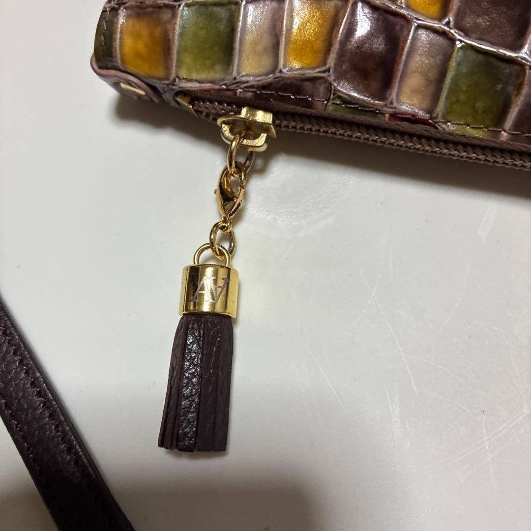 アタオ　スマホケース　ハンドストラップ付き