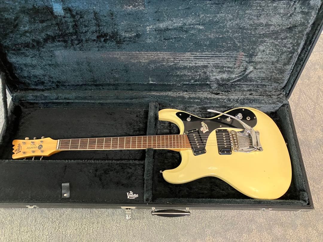 Mosrite V65ハードケース付き