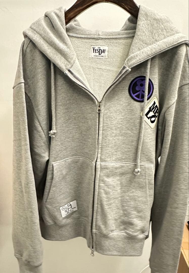 みつき橙　マウスラビット　黒バッグ　グレーパーカー