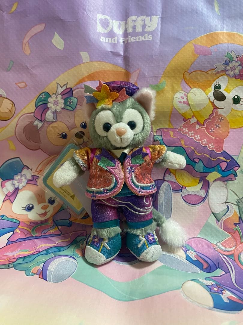 香港ディズニーランド20周年限定のコスチュームを着た限定のぬいぐるみ。