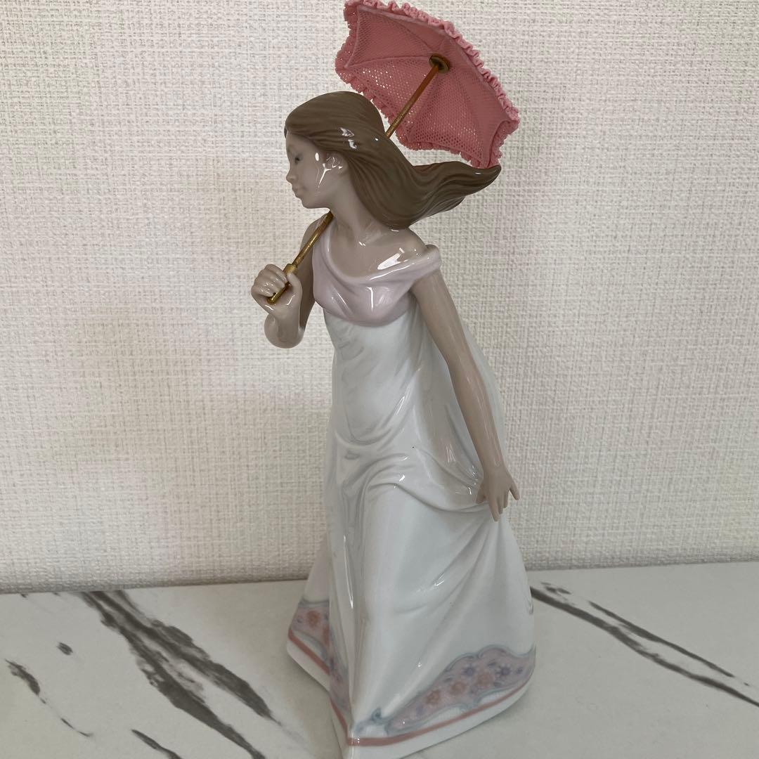 LLADRO リヤドロ 07636 日傘を持つ女性 置物 箱付