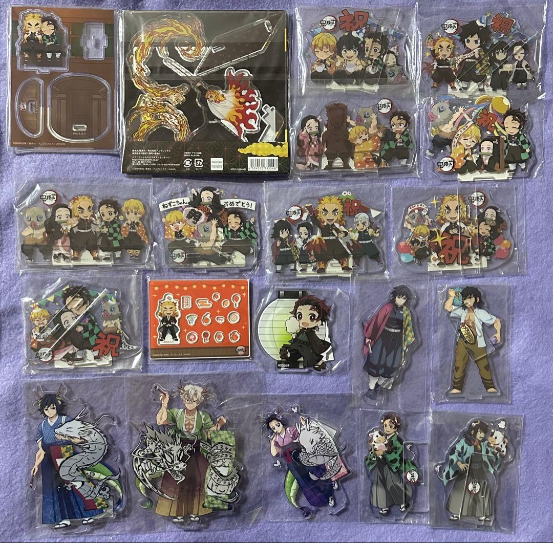 鬼滅の刃　アクリルスタンド　缶バッジ　ブロマイド　ポストカード　まとめ売り