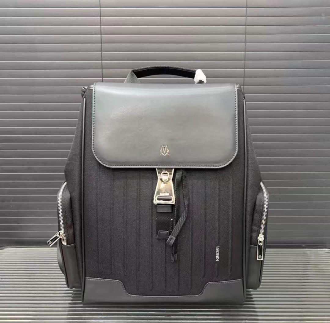 RIMOWA ブラック レザー ストライプバックパック