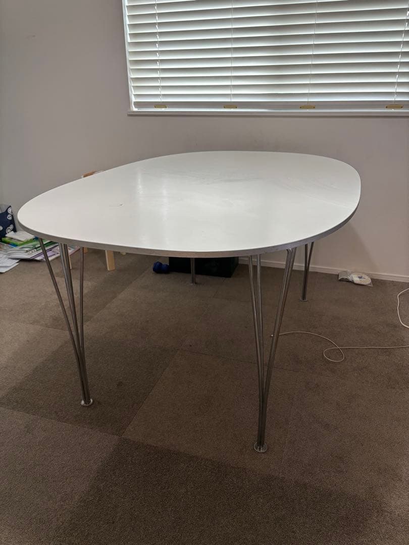 かつおぶし Fritz Hansen 楕円形ダイニングテーブル