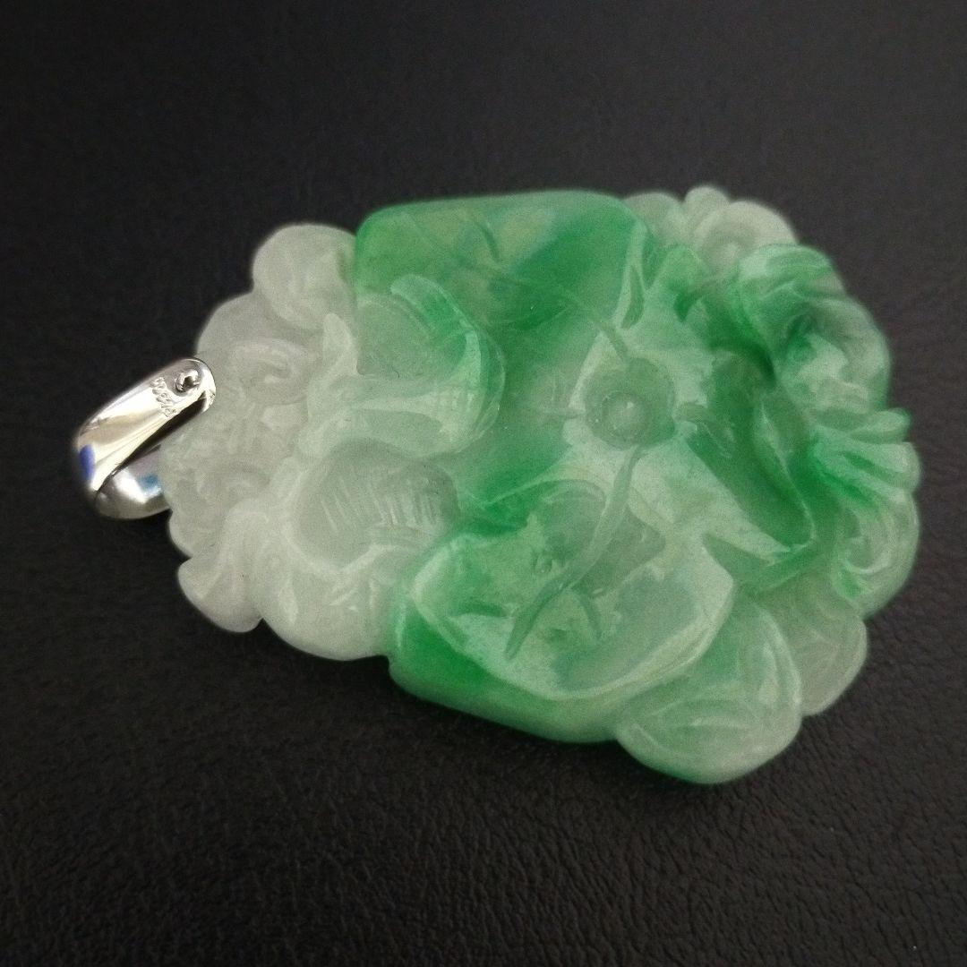 希少　Pt900 刻印　翡翠 ？花彫刻 ペンダント 美品