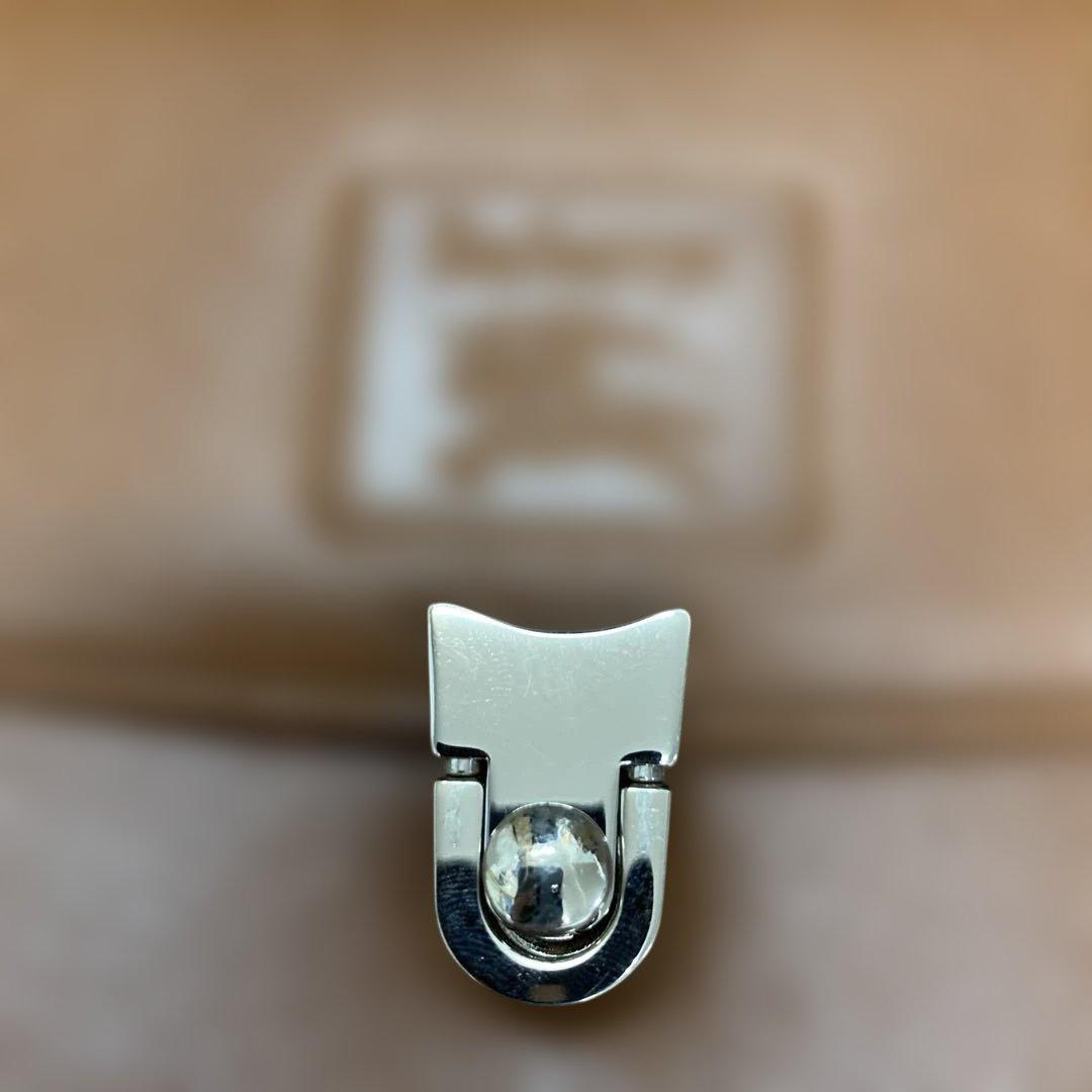 Burberry ブラウンレザー フラップレトロ　ハンドバッグ