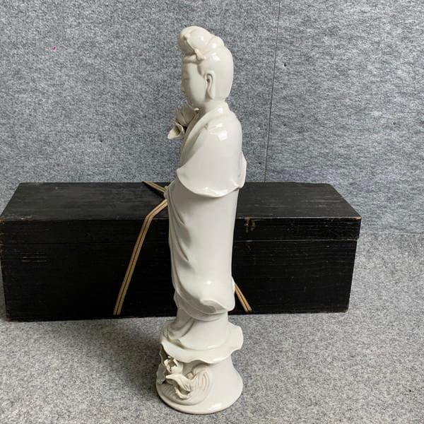 白磁蓮上観音立像箱付き [B29455]