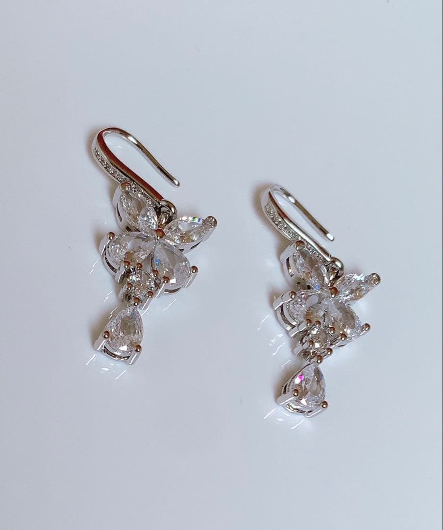 WG ダイヤ リボン ピアス