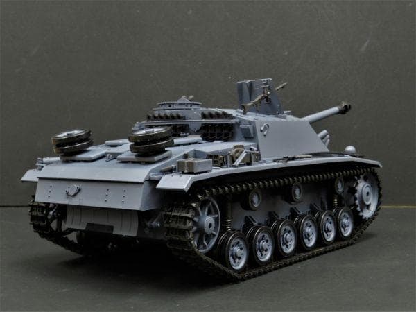 技術基準適合証明済 ヘンロン 1/16 ドイツ III号突撃砲 F8型