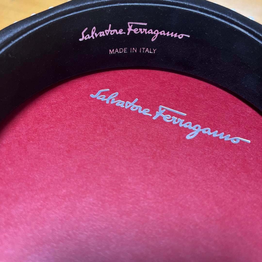 新品未使用　フェラガモ　カチューシャ　パール