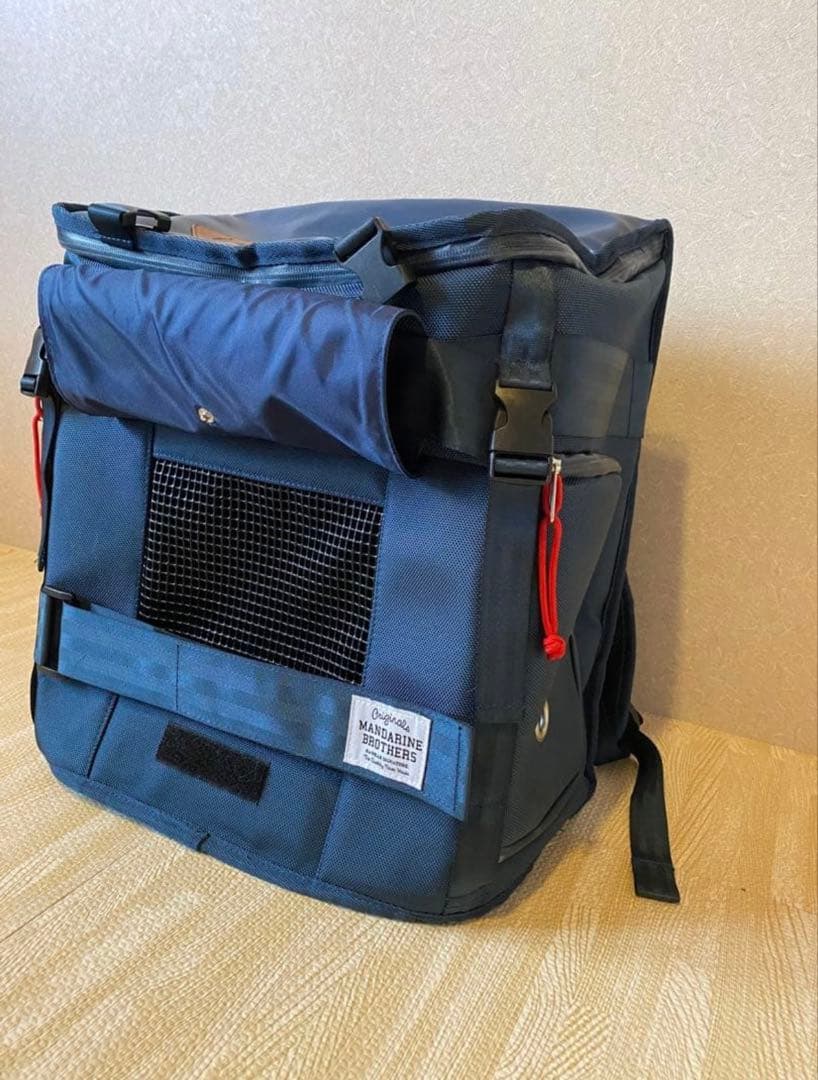 【美品】メッシュ窓付きキャリーバッグ