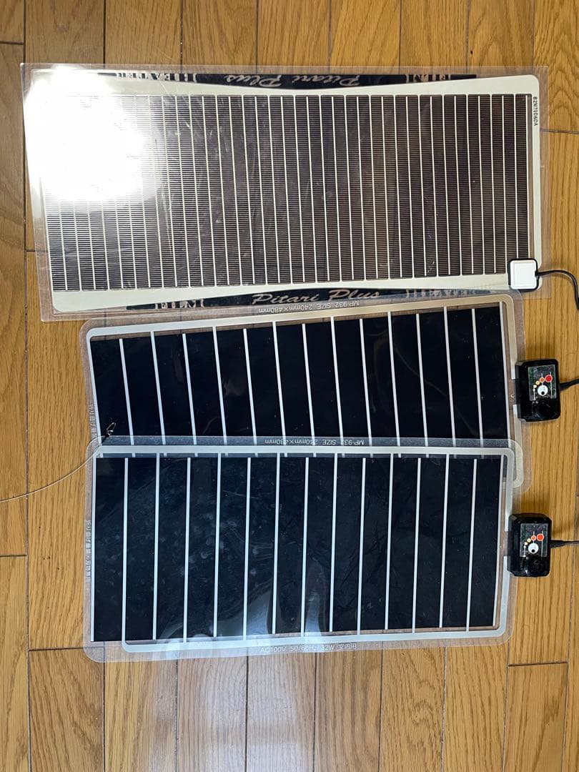 ピタリ適温プラス4号1枚、ビバリア マルチパネルヒーター 32W2枚