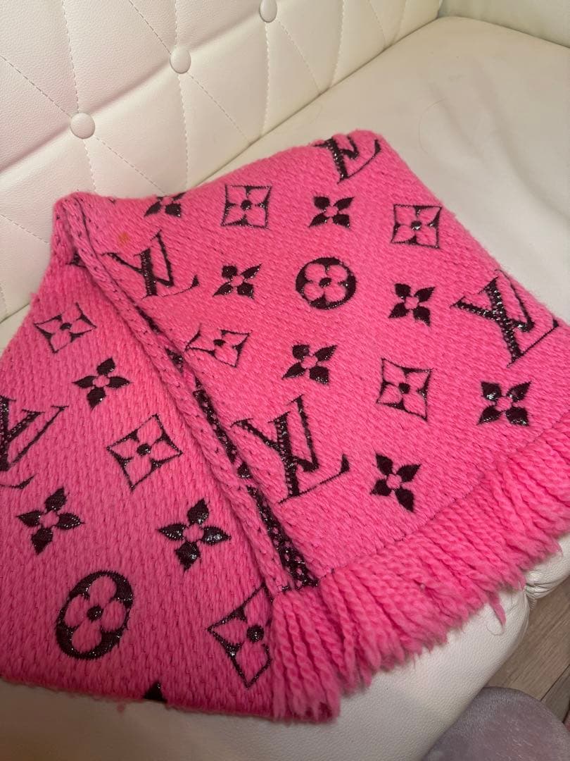 ピンク ロゴ入り ニットマフラー フリンジ付き