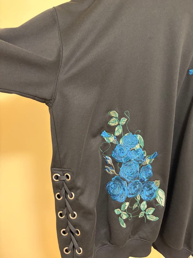 ゆ*き様 【Ado×HARE/UNISEX】黒いバラ刺繍スウェット Mサイズ