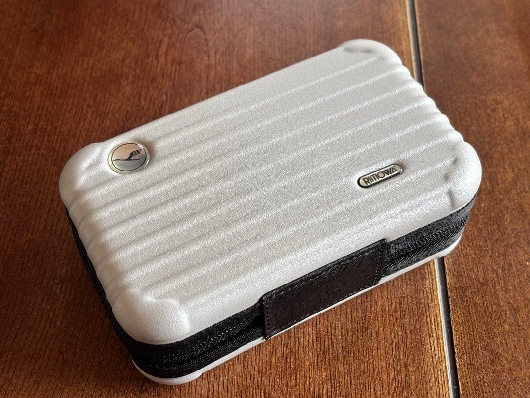 [希少色]ホワイトシルバーRIMOWA ルフトハンザ×リモワ アメニティ　ポーチ