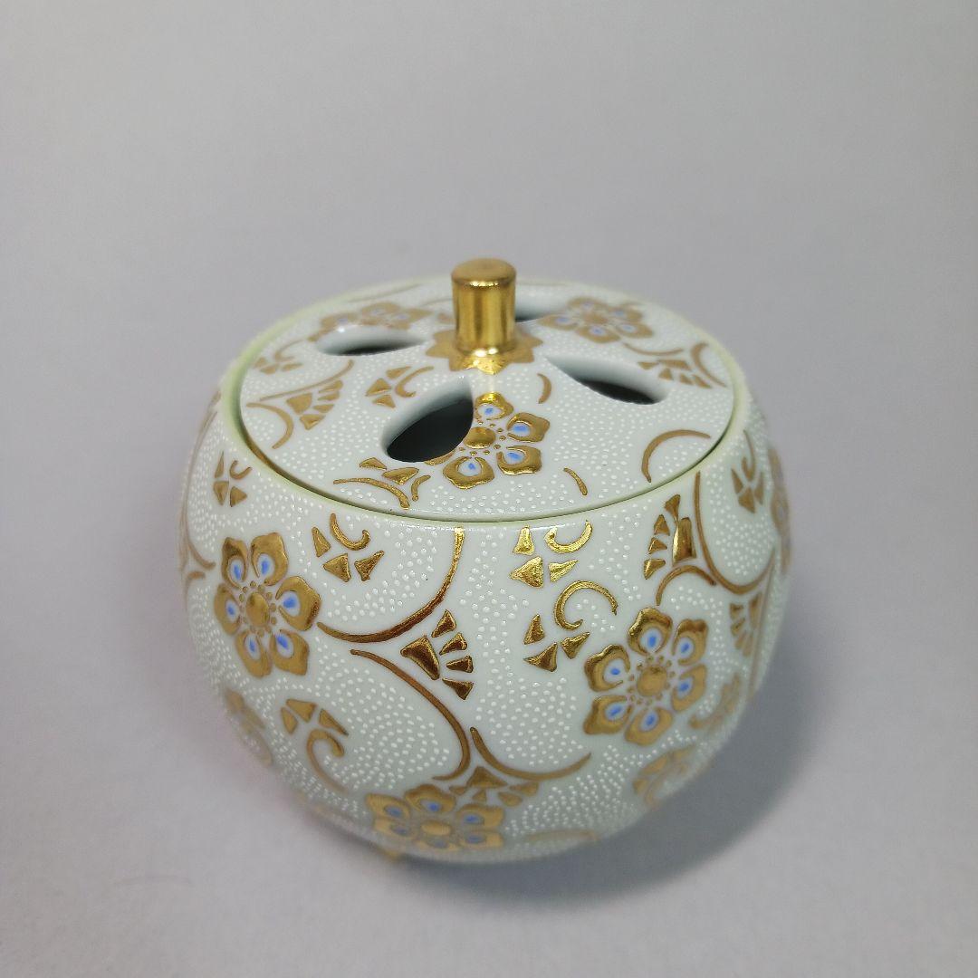 三代仲田錦玉　白粒金唐草香枦