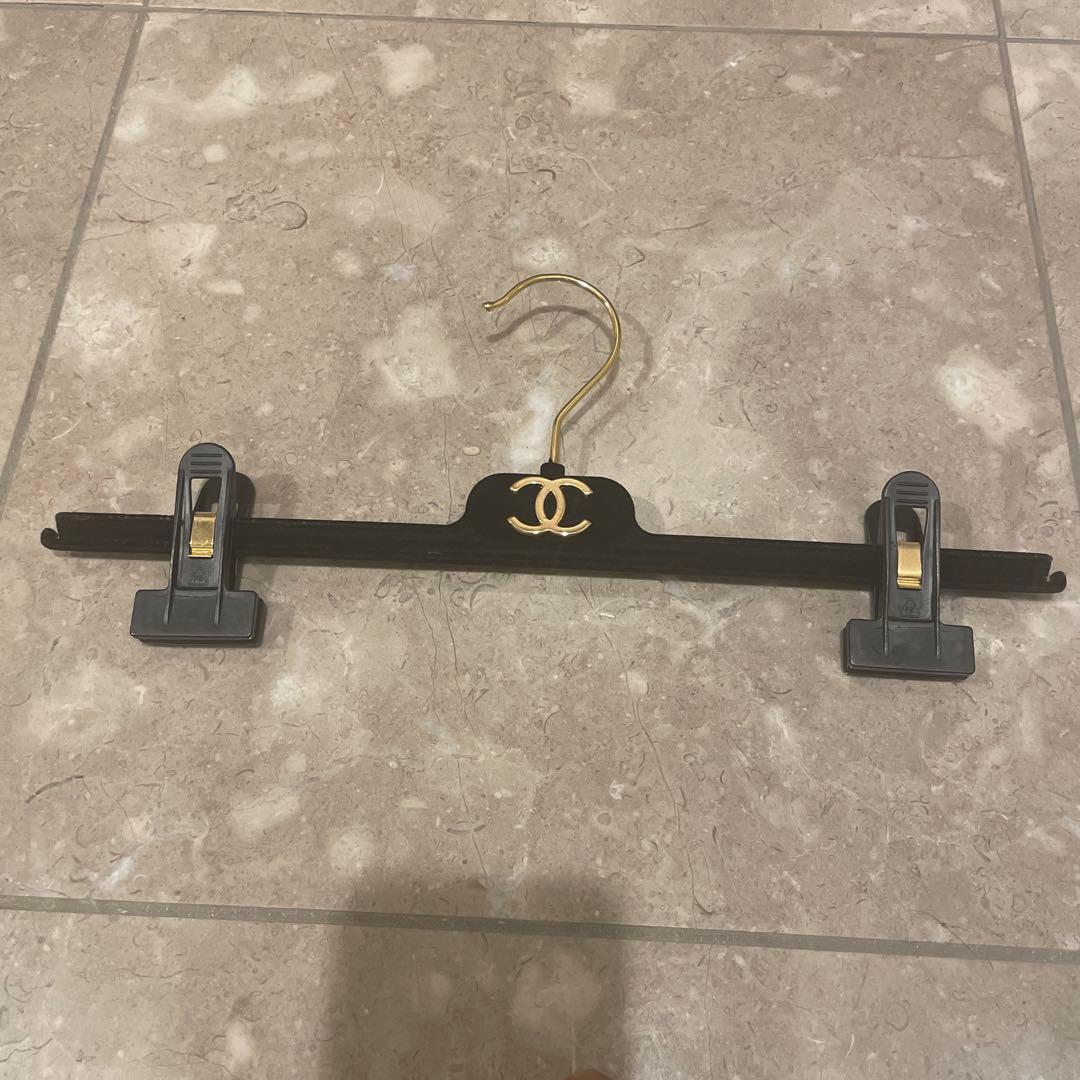 今週お値下げしています。シャネルの白いスカート