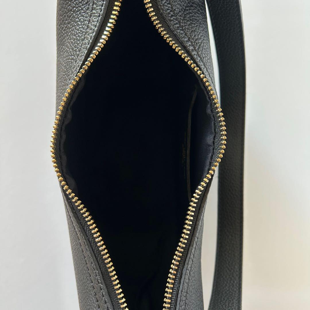 CHRISTIAN VILLA クリスチャンヴィラ　ムーンショルダーバッグ