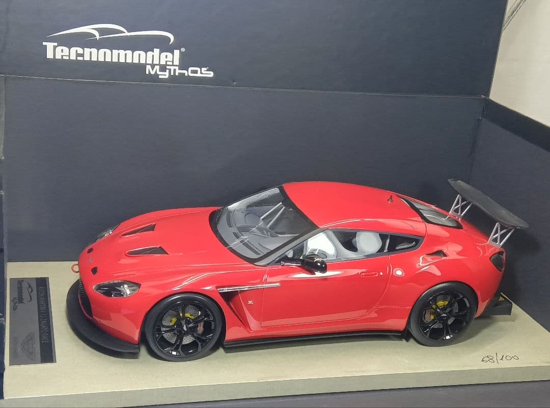 1/18 アストンマーチン V12 zagato テクノモデル 窓浮きあり