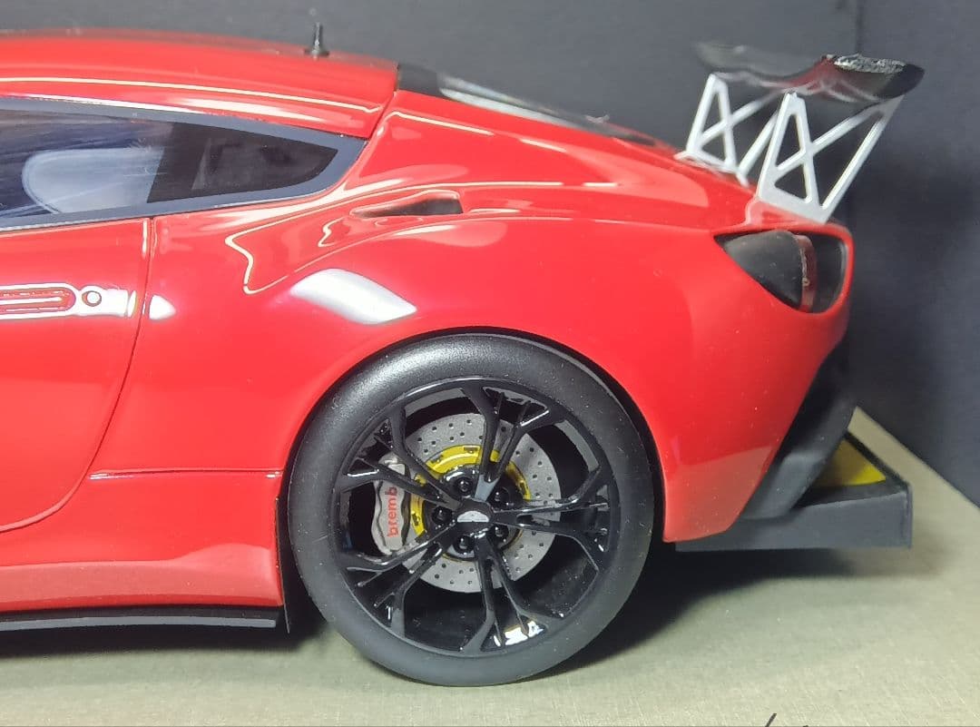1/18 アストンマーチン V12 zagato テクノモデル 窓浮きあり