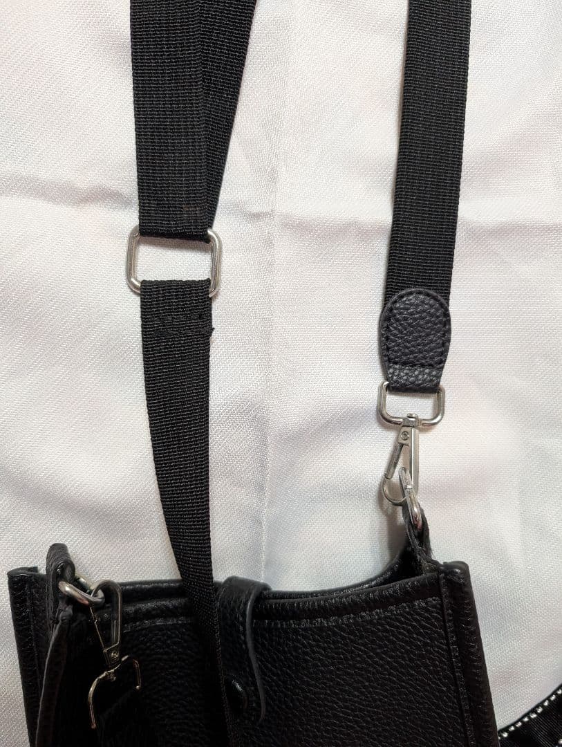 ブラックレザー パンチング ショルダーバッグ