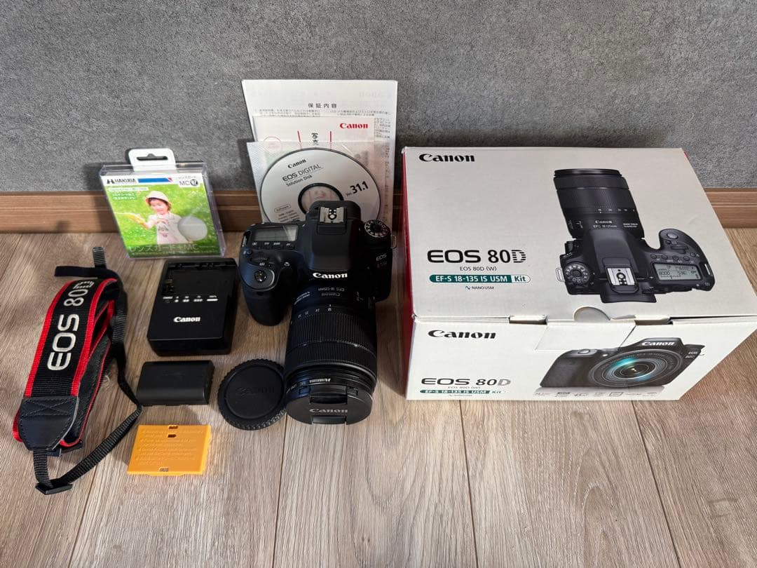 Canon EOS 80D 本体と付属品