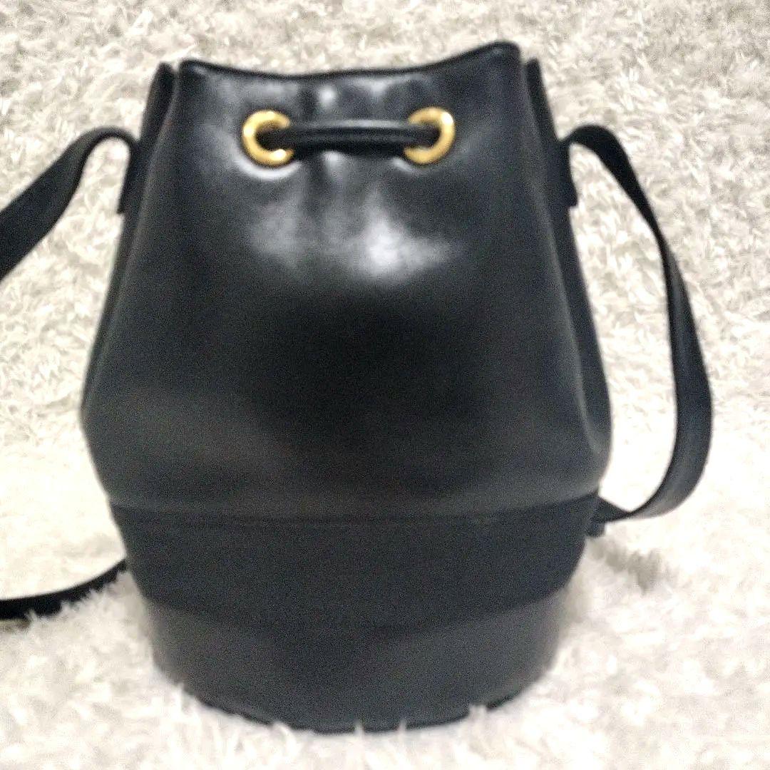 美品✨フェラガモ 巾着 ショルダーバッグ ヴァラ ガンチーニ ブラック
