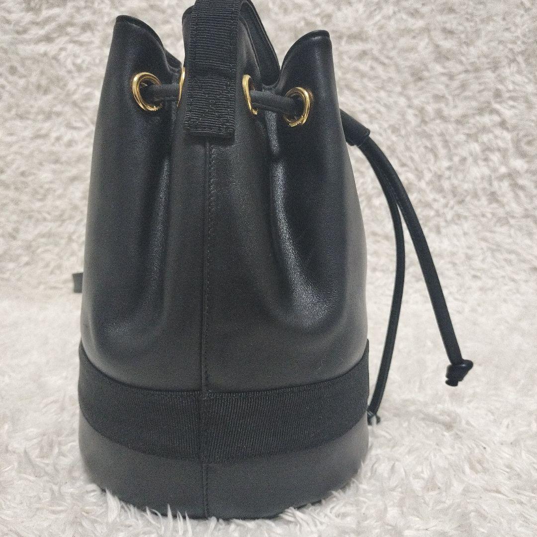 美品✨フェラガモ 巾着 ショルダーバッグ ヴァラ ガンチーニ ブラック