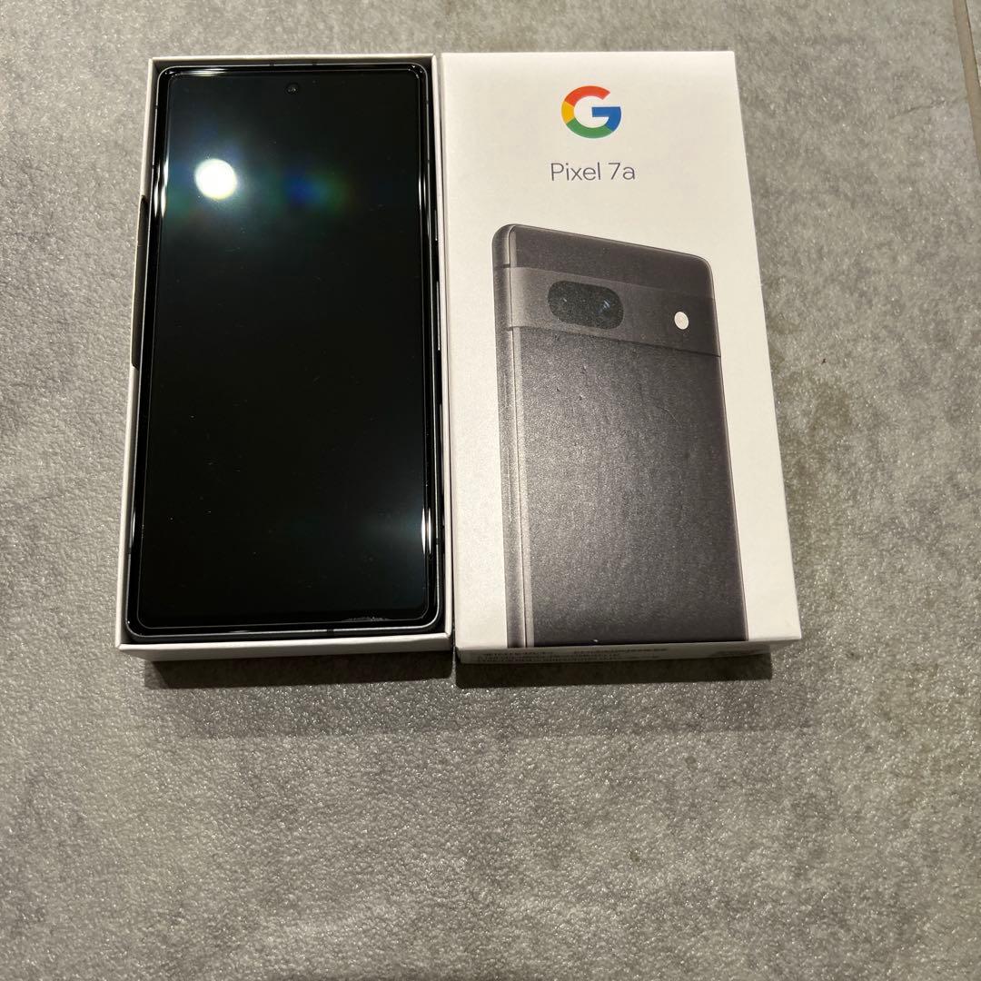 Google Pixel 7a（チャコール）とケース