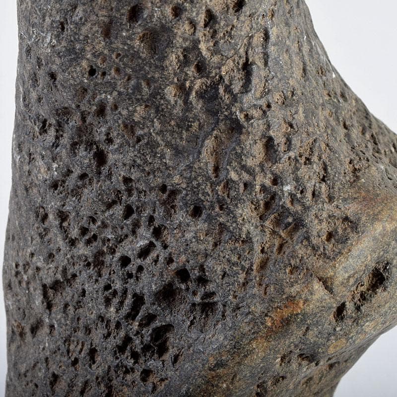 天然石　鑑賞石　太湖石　霊壁石　置物　重さ約1.8kg　唐木台付　N　9283