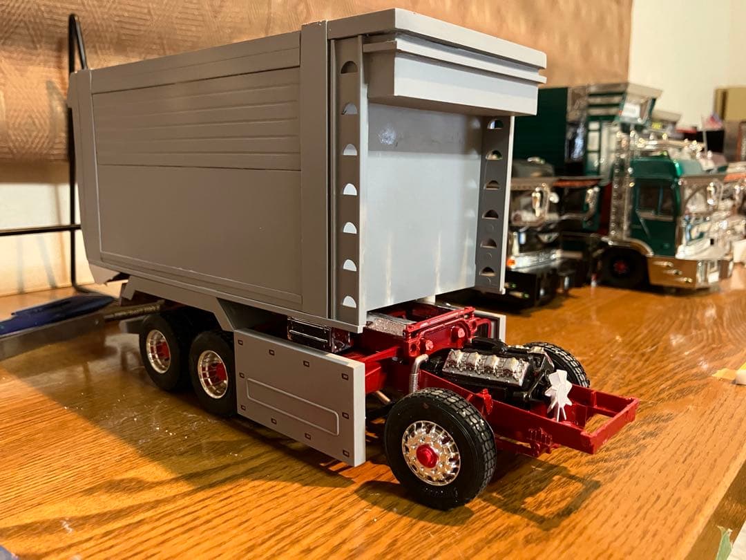 デコトラ、黒色のデカ箱出品、1／32大型ダンプ用