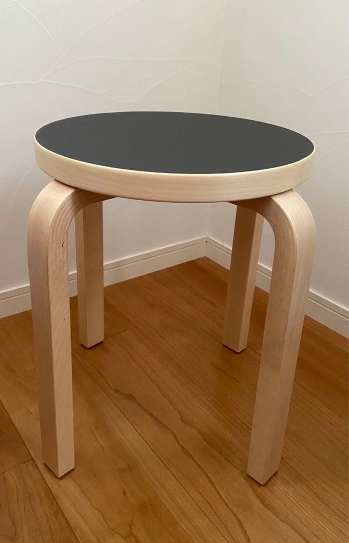 artek スツール　E60 4本脚リノリウム スコープ　4本脚　チャコール15