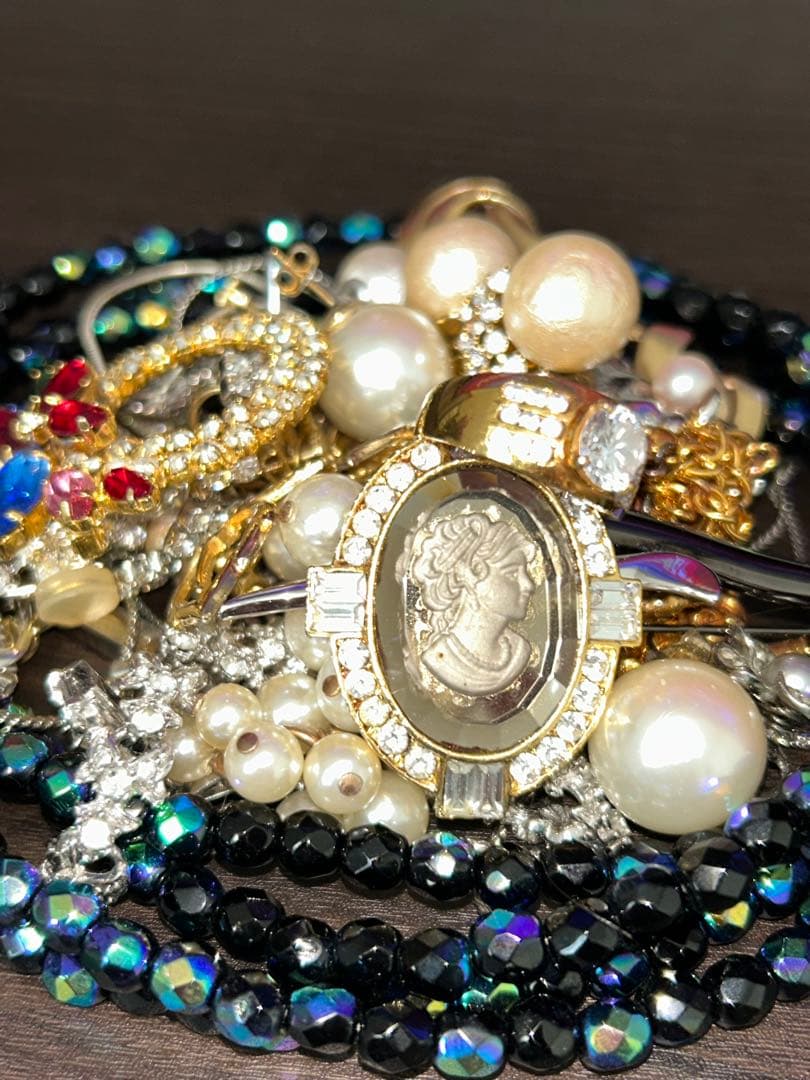 け*ー様 【遺品整理】アクセサリー大量 まとめ売り 金/シルバーの可能性あり