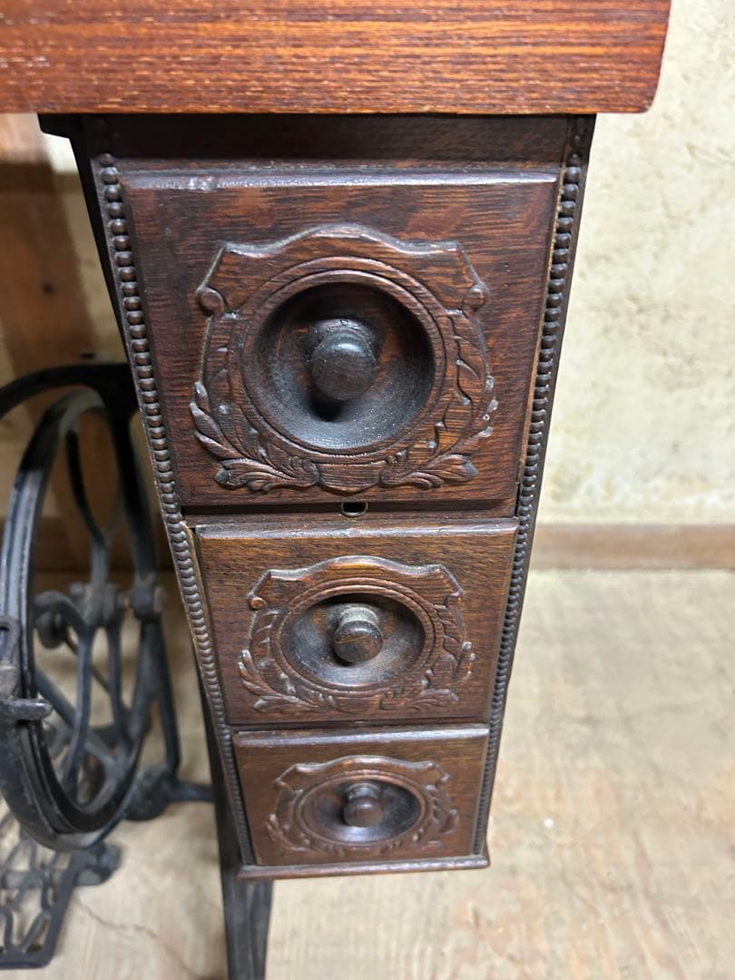 Pちゃん　アンティークシンガーミシン テーブル　天板欅一枚板