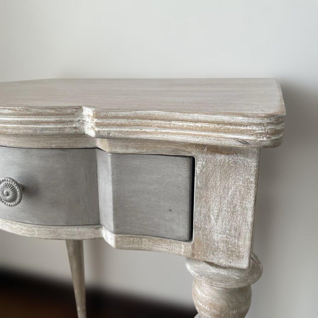 フレンチシックなサイドテーブル