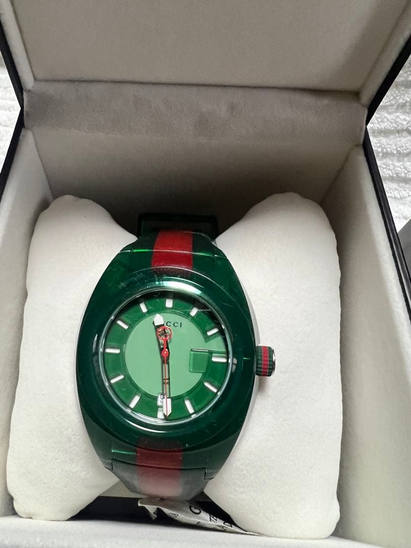 今だけ値下げGUCCI グリーン/レッド ラバーベルト時計ユニセックス
