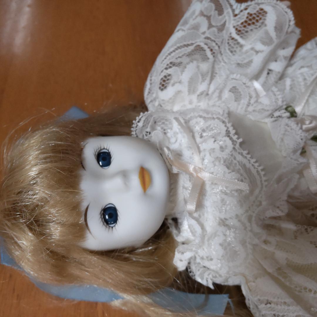創作人形　現代人形　イギリス　ドール　ポーセリンドール