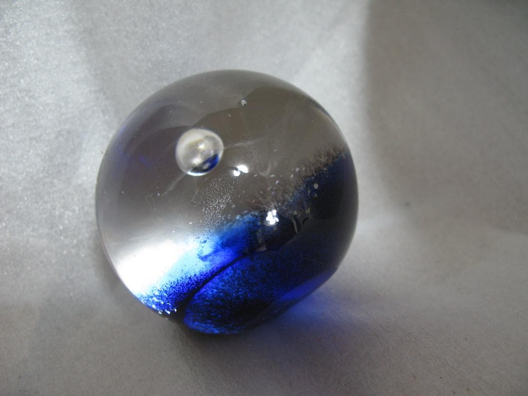 宇宙の銀河をモチーフにしたオブジェ 惑星 ガラスのアーティスト ワタナベカズオ