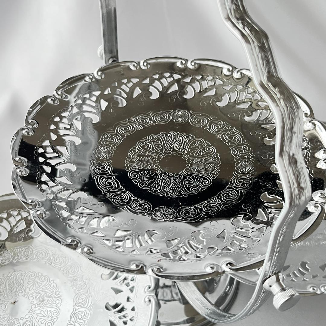 【英国】 エンボスと透かしのケーキスタンド バタフライ式