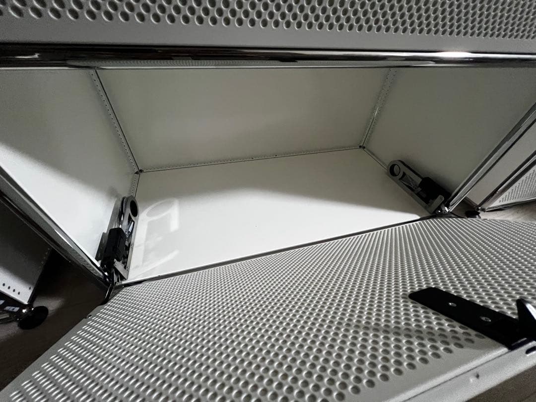 【美品/15%オフ】USMハラー キャビネット4段(鍵付き)