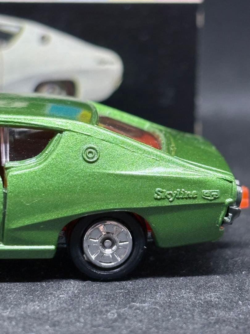 トミカ 黒箱 日本製 No.82 スカイライン 2000GT-X 1Eホイール
