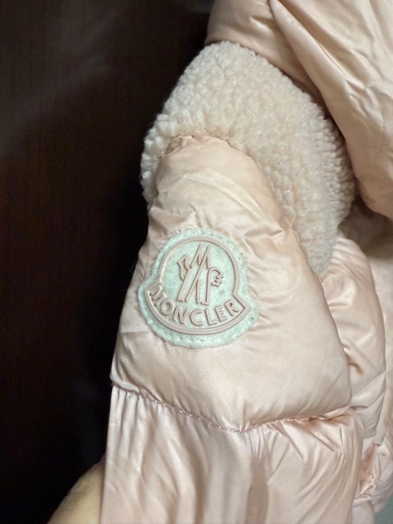 期間限定価格⭐︎MONCLER ピンクベージュ フード付きダウンジャケット