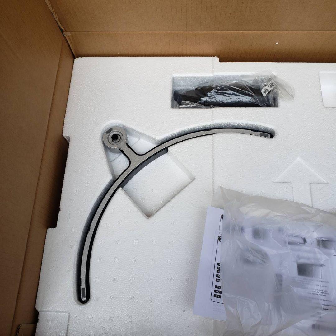 美品　未使用に近いLGモニター　31.5インチ大画面IPS FHDモニター