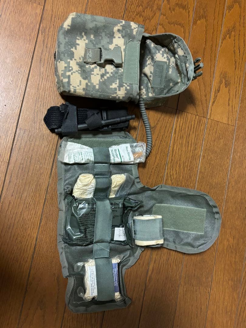 米軍放出品　実物　希少　未使用品 ファーストエイド キット セット 中身入り