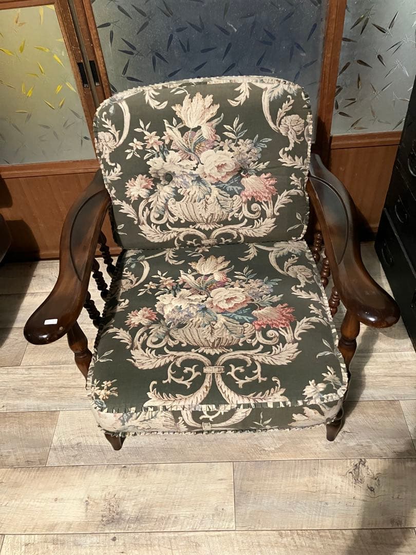 カリモク　コロニアルシリーズ クラシック花柄ソファ 肘掛け付き