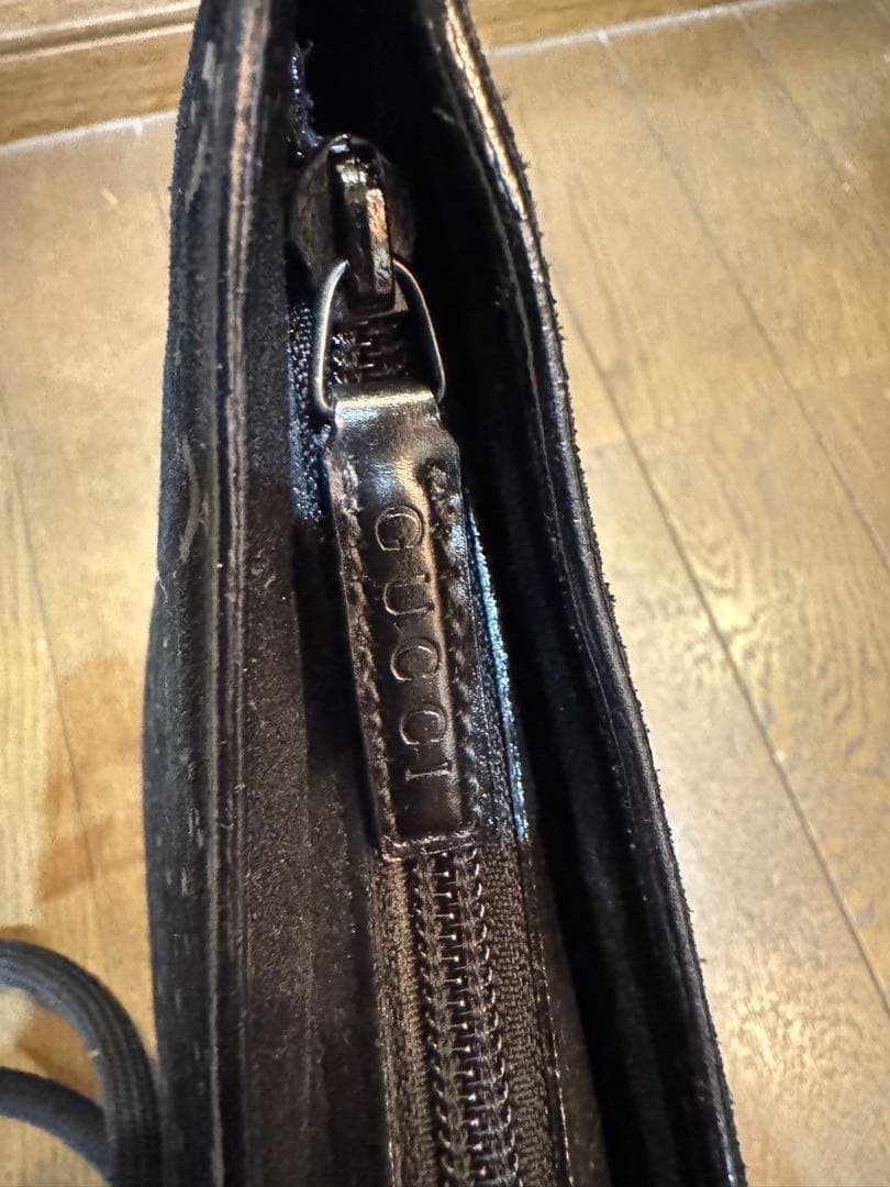 GUCCI ブラック スエード ショルダーバッグバンブー