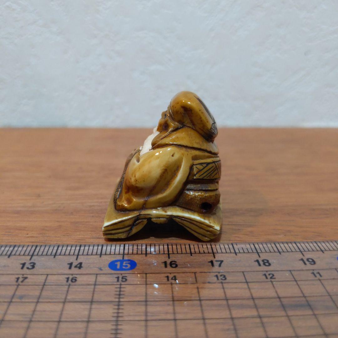 時代提げ物 七福神根付 天然素材 在銘【寿老人】高さ約3.4cm 重さ約24ｇ